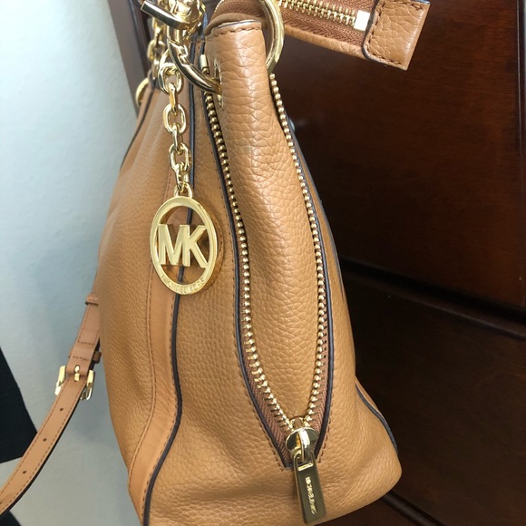 Michael Kors pebble satchel with side zippers - Picture 3 of 4